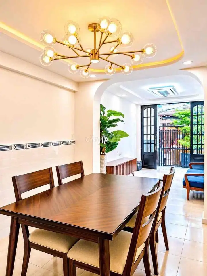 Дом 4 этажа, 100 м², Фу Нюань, оживленный район