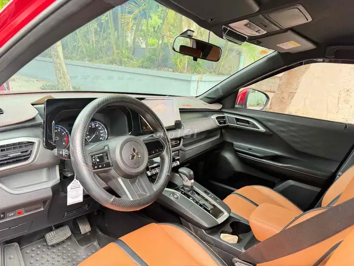 Mitsubishi Xforce 2024, красный, 70 000 км, кожа