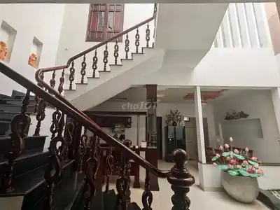 Дом 3 этажа в районе Нам Вьет А