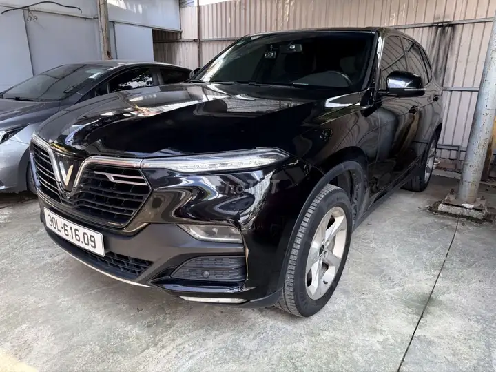VinFast Lux SA 2.0 Base 2.0 AT 2020