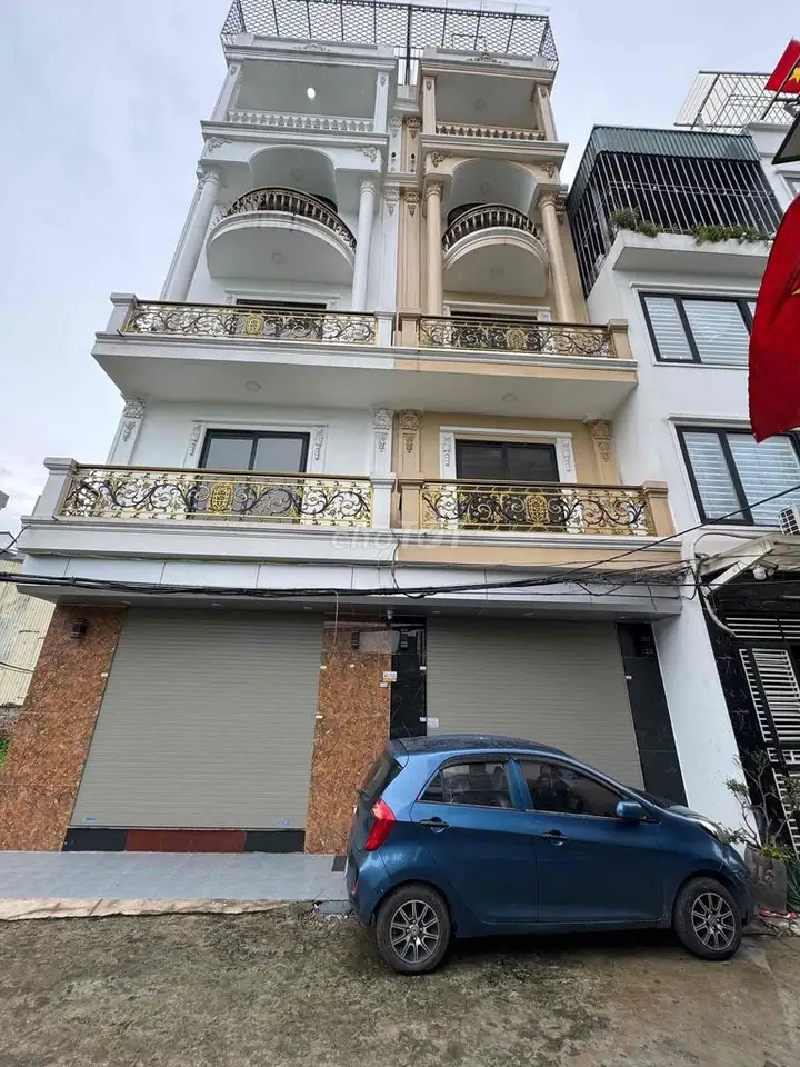 6-этажный дом в центре Лонг Бьен, парковка у входа, премиум-отделка