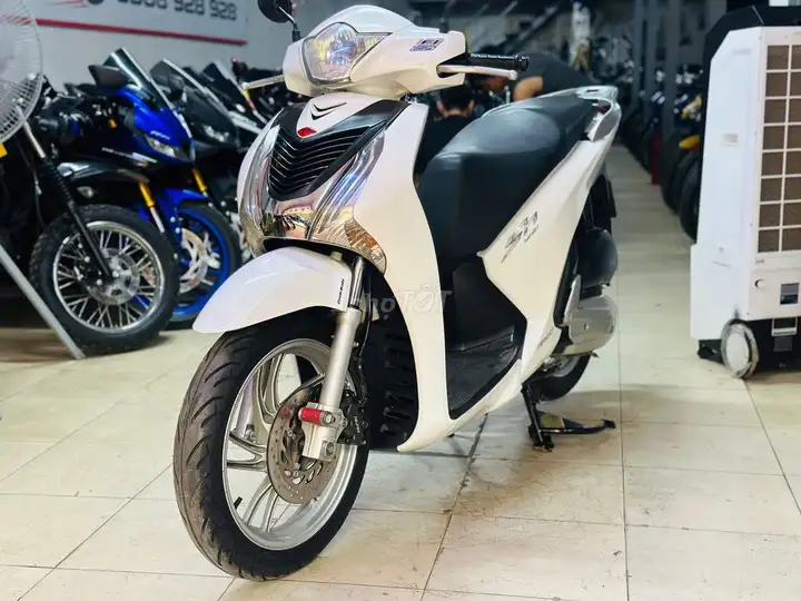 МОТОЦИКЛ THỊNH PHÁT - SH 125I БЕЛЫЙ ОРИГИНАЛ УХОЖЕННЫЙ ПРХ ХАНОВОЙ