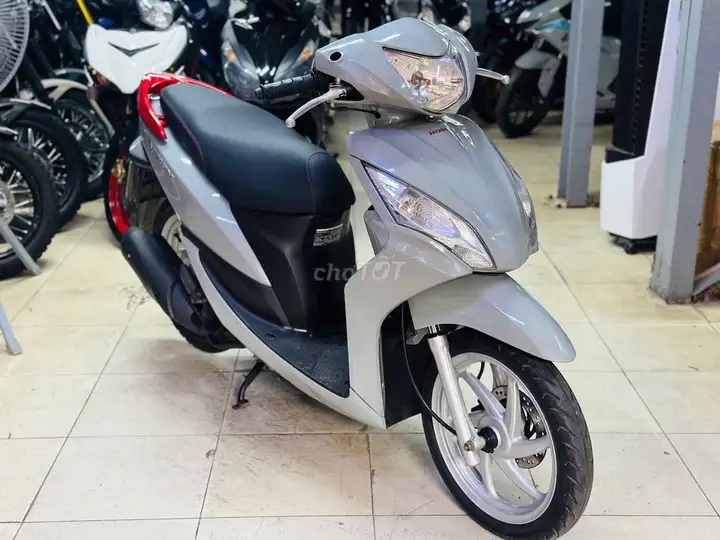 Мотосалон Thịnh Phát - Honda Vision, цвет серый цемент, родной мощный двигатель