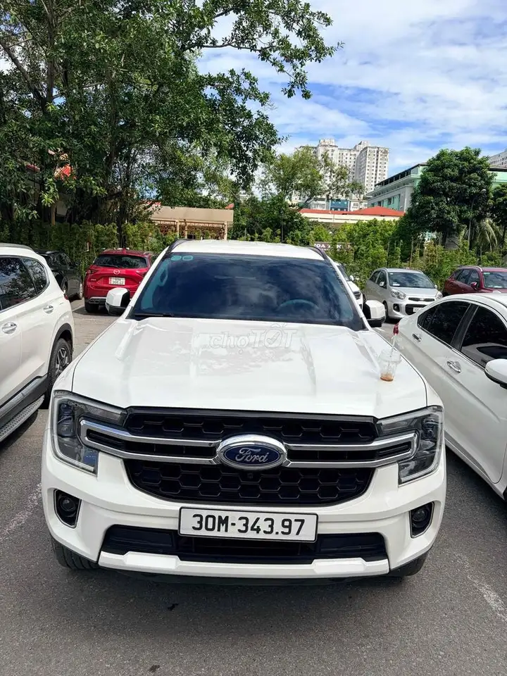 Ford Everest 2025 Белый 15000 км