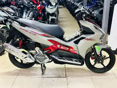 ПРОЦВЕТАЮЩИЙ МОТОЦИКЛ-HONDA AIR BLADE 125 СЕРЫЙ КРАСНЫЙ СПОРТ