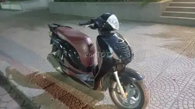 Черный скутер Honda PS