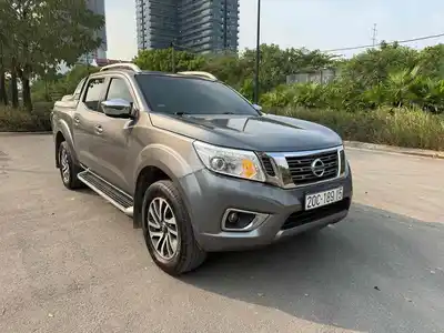 Nissan Navara 2015 VL 2.5 AT серый