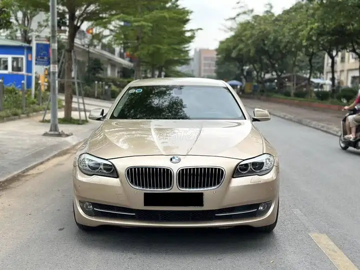 BMW 520i 2012 серо-золотистый, пробег 91 000 км