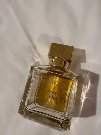 Распродажа вещей: гвозди садху, костюм спортивный Victoria's Secret, колоды таро, набор для чайных церемоний