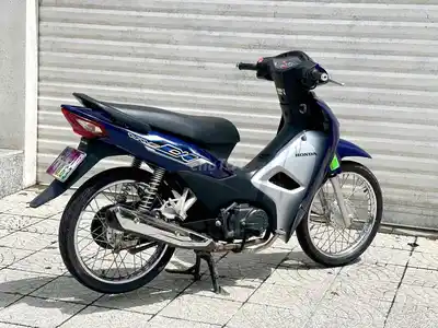 Синяя Honda Wave конца 2022 года, Вьетнам