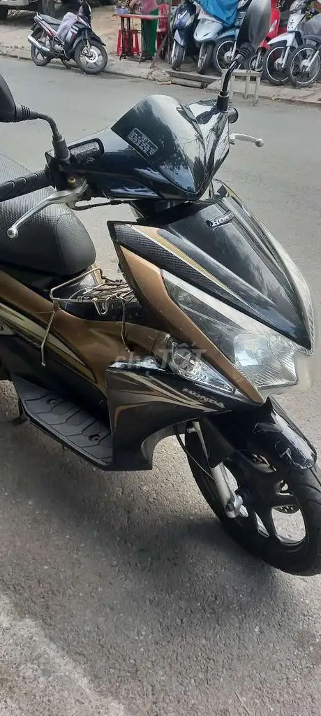 Honda Air Blade Fi черный с золотыми вставками