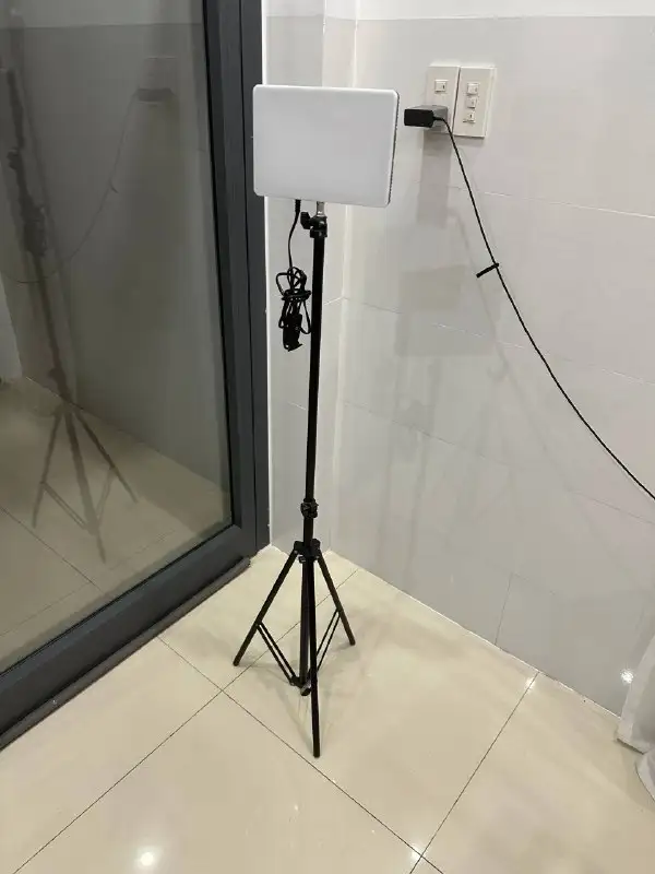LED-панель на штативе BEDIRO