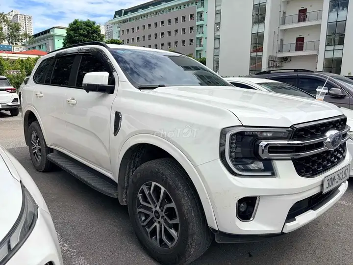 Ford Everest 2025 Белый 15000 км