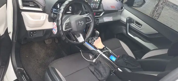 Toyota Veloz Cross Top 2025 Белый 7 мест 41 000 км