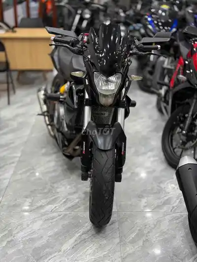 Benelli 302 чёрный 2 цилиндра