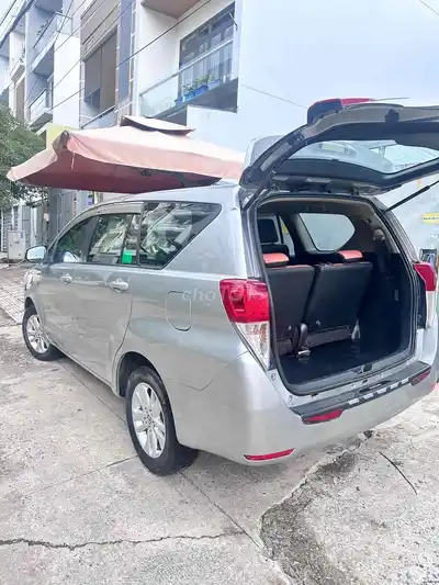 Toyota Innova G 2018 Серебристая бензиновая 7-местная