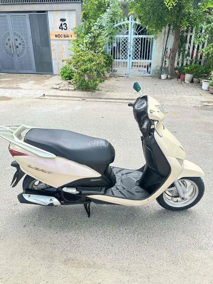 Honda Lead кремовый, скутер
