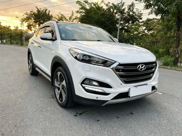 Hyundai Tucson 1.6 Turbo 2018 белый, 100 тыс. км