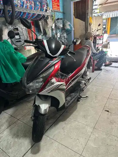Honda Air Blade красно-бело-черный