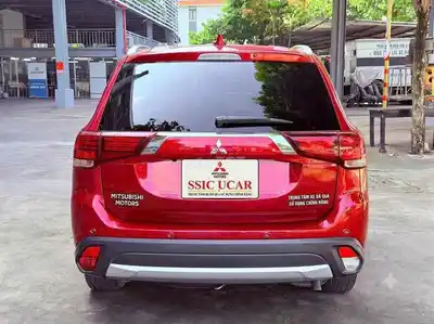 Mitsubishi Outlander 2.4L Premium 2018 красный