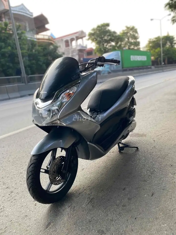 Honda PCX скутер серебристый