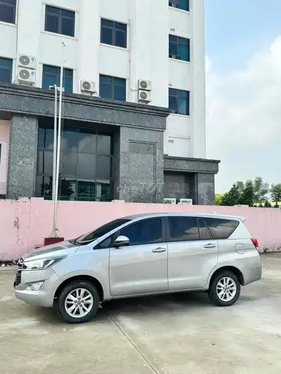 Toyota Innova 2.0E МКПП 2019 Серебристый госномер 30/F