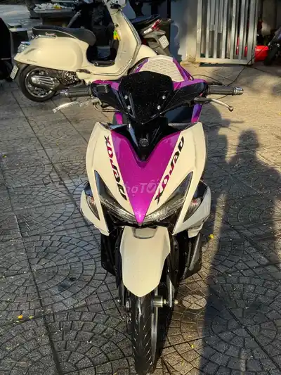 Yamaha NVX 155 ABS бело-фиолетово-черный