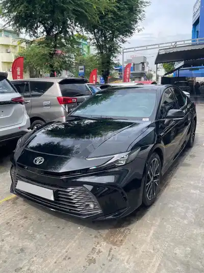 Toyota Camry 2.5HEV-MiD 2025 черный, пробег 36 000 км
