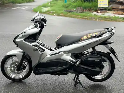 Honda Air Blade, 2 клапана, серебристый Porsche, хромированные диски
