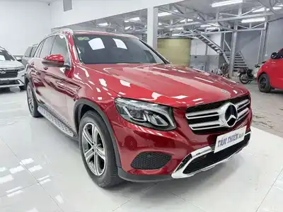 Mercedes-Benz GLC 200 2018 красный 70 тыс. км