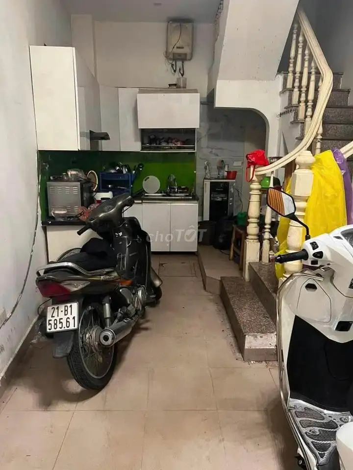 Cho thuê nhà 30m2 x 5 tầng, Hoàng Hoa Thám, Ba Đình, Hà Nội