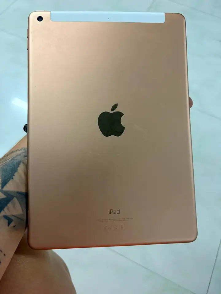 iPad (7-го поколения) 32 ГБ Wi-Fi + Cellular