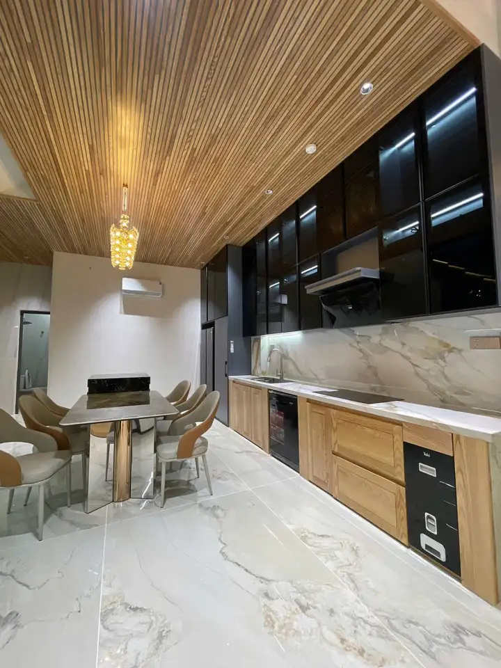 Дом 3 этажа, 3 спальни, 100 м²
