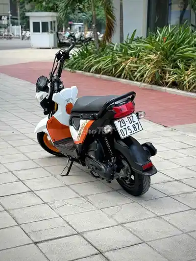 Honda Zoomer X 2018 Бело-оранжевый Стильный 29D2
