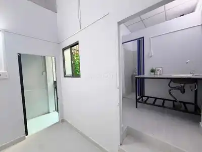 Комната с антресолью и отдельной кухней, просторно и комфортно