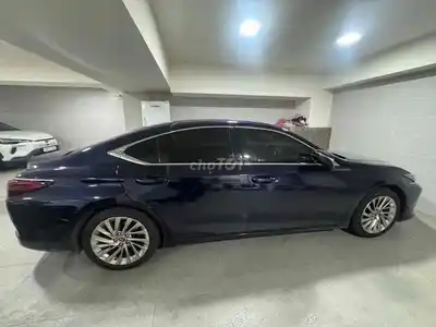Lexus ES250 2020 Синий, автомат 8-ступ.