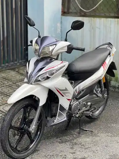 Yamaha Gravita белый, тихий двигатель