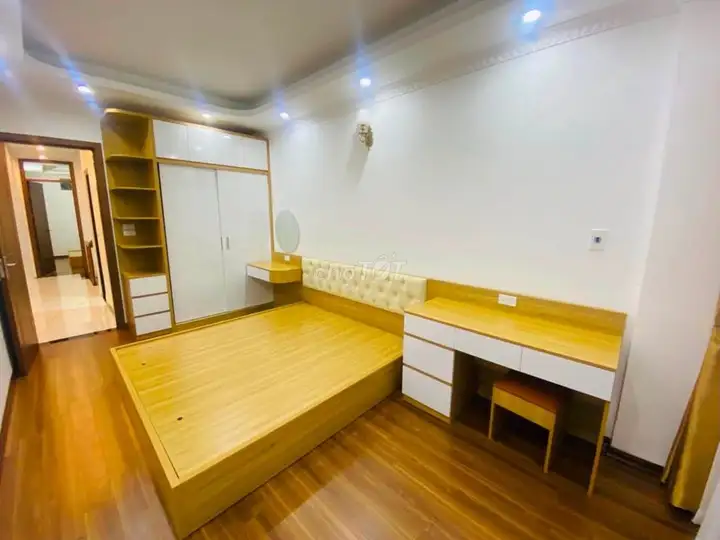 Bán nhà mới 45m² Phố Trạm, ô tô đỗ cửa, gần AEON