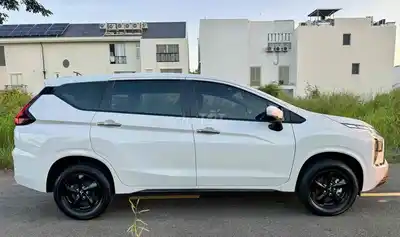 Mitsubishi Xpander 2026 AT. Пробег 25 тыс. км. Белый