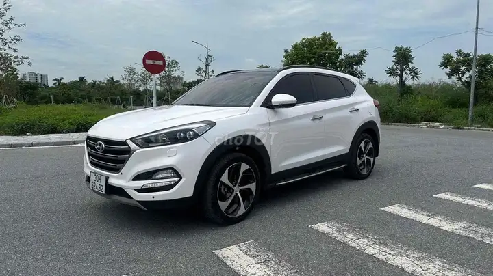 Hyundai Tucson 2018 1.6 Turbo белый 50 тыс. км