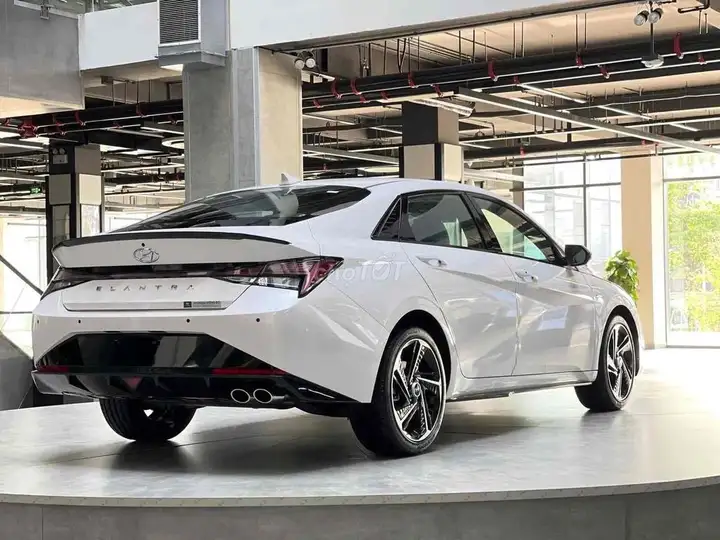 Hyundai Elantra 2024 1.6 AT Специальная Белый