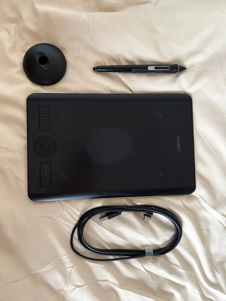Графический планшет Wacom Intuos Pro S