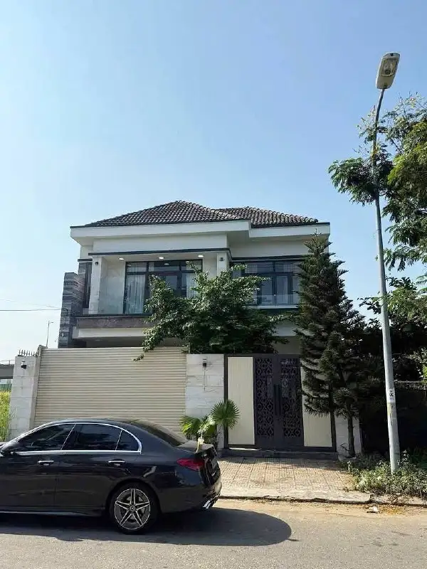 Дом 2 этажа 4 спальни 180м2