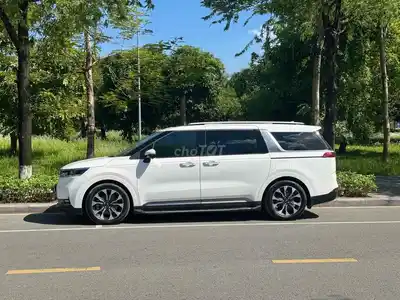 Kia Carnival Signature 2022 белый 8 мест 85000 км