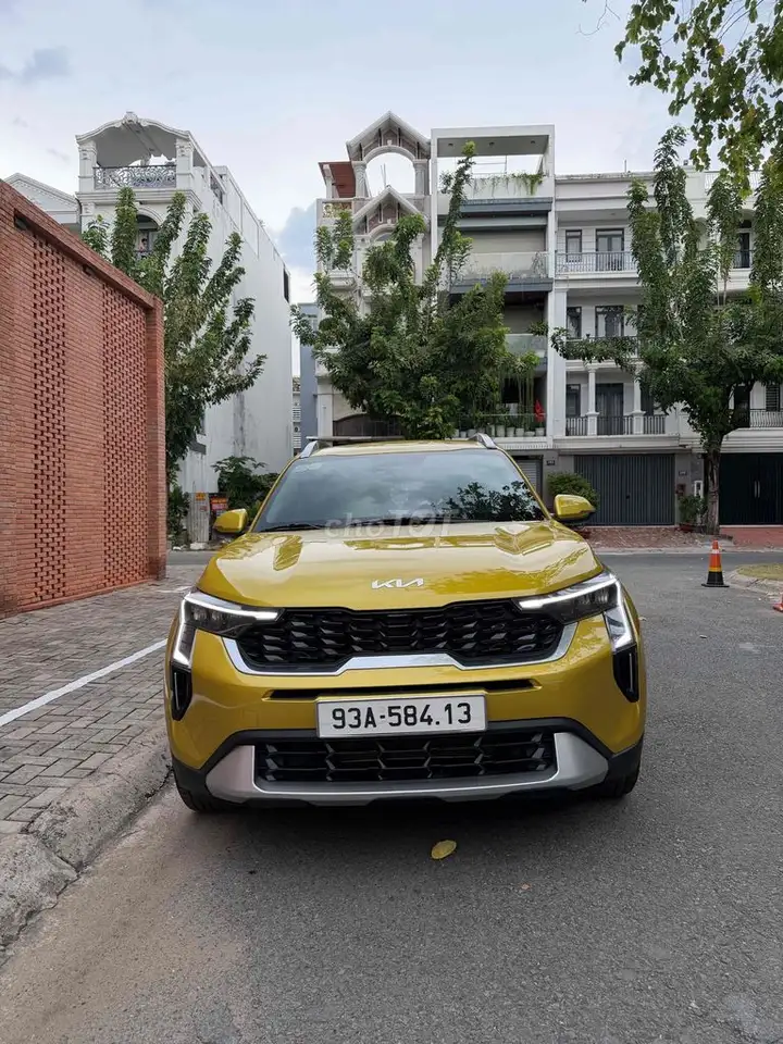 KIA Sonet 2025 1.5 Luxury Желтый 8000 км