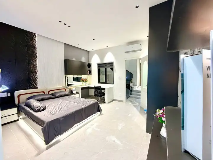 Дом 3 этажа: 3 спальни, 4 санузла, Hoa Minh