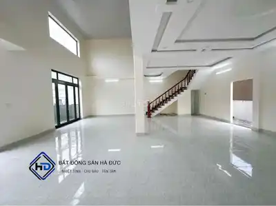 Дом с полуэтажом 10x15, свежий и красивый, сквозной переулок для авто, граница с 12 районом