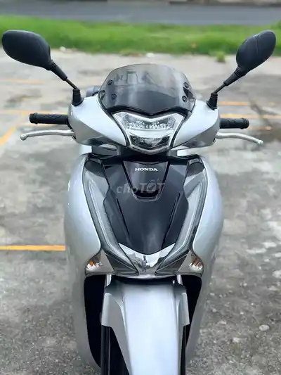 Honda SH 125 2018 серебристый Porsche