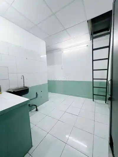 Комната с балконом рядом с Банковским университетом и Pham Van Dong