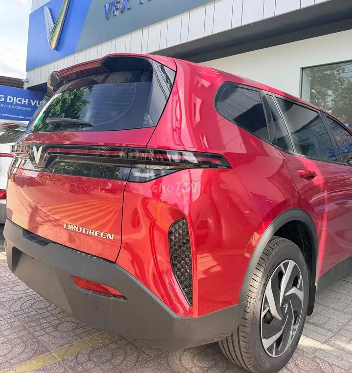 VinFast Limo Green 2026, первоначальный взнос всего 57 млн
